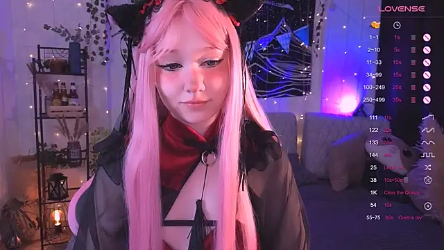 Snapshot of IrmaBell chatting on October 24, 10:39 pm IrmaBell online show from October 24, 10:39 pm