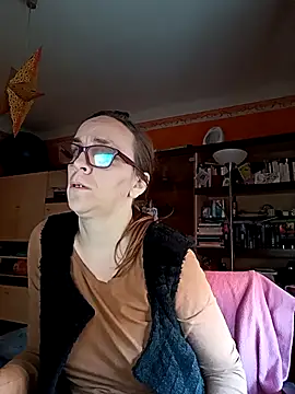 Dettybitch40 online show from October 22, 6:46 am