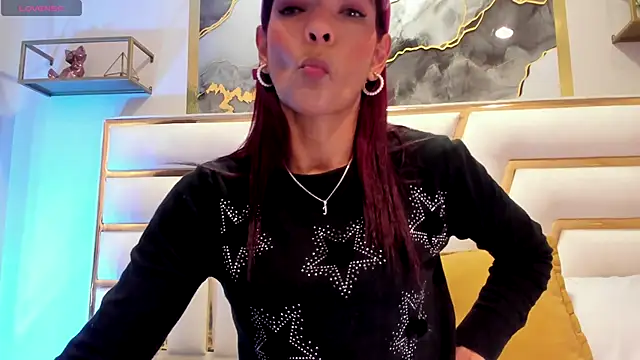 HannaPetit online show from November 8, 7:01 pm