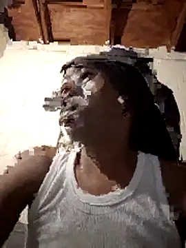 Snapshot of Bossmonie chatting on March 28, 2:22 am Bossmonie online show from March 28, 2:22 am