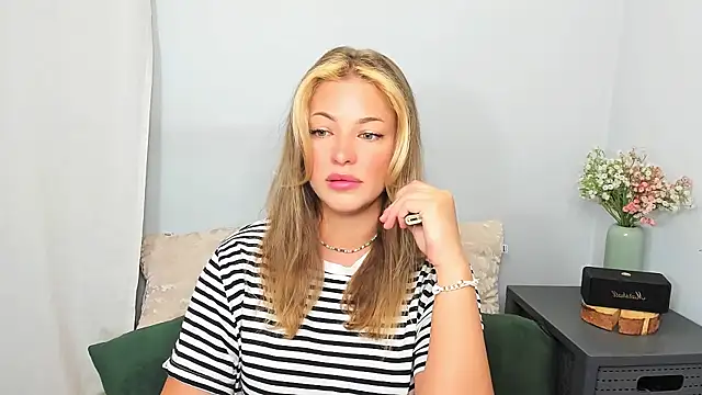 LilyBlondee online show from May 30, 4:20 am