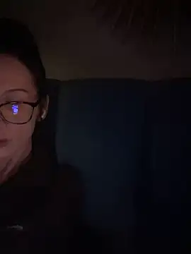 Snapshot of Fiona_Kent_ chatting on December 6, 4:14 am Fiona Kent online show from December 6, 4:14 am