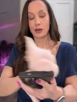 Snapshot of Fiona_Kent_ chatting on February 19, 12:35 am Fiona Kent online show from February 19, 12:35 am