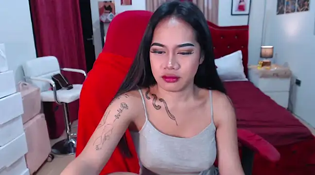 Snapshot of FrancineGarcia chatting on February 16, 6:32 am FrancineGarcia online show from February 16, 6:32 am