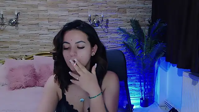 PlayfulElla online show from December 16, 3:00 pm