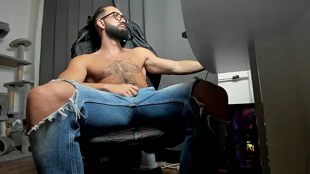 liamaesthetic online show from November 8, 8:36 am