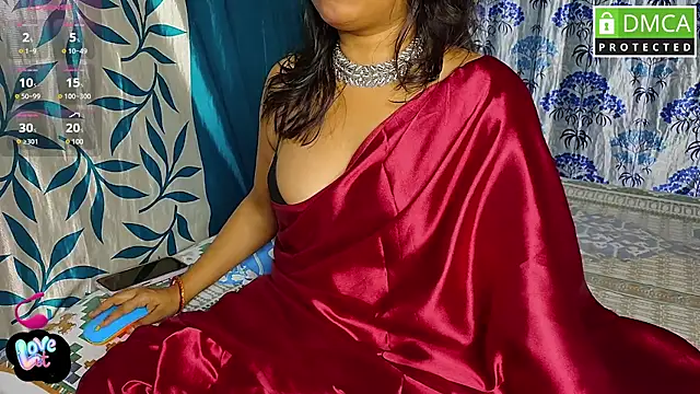 Strip---Queen online show from December 31, 3:31 pm