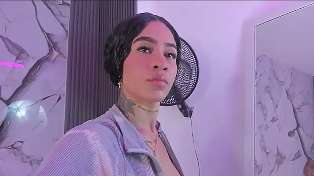 LARAA CROFT online show from October 2, 12:12 pm