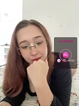 Snapshot of tsuki_chan_on chatting on June 7, 4:33 pm tsuki chan on online show from June 7, 4:33 pm