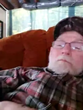 Snapshot of CDforU chatting on December 5, 7:43 pm CDforU online show from December 5, 7:43 pm