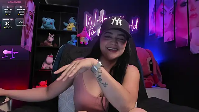 Emilyjhonson 01 online show from June 2, 4:09 pm