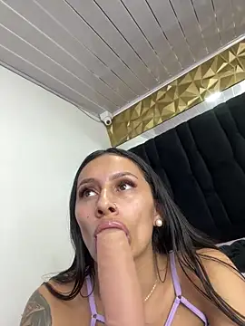 Snapshot of karlyn_angels chatting on December 17, 10:11 pm karlyn angels online show from December 17, 10:11 pm