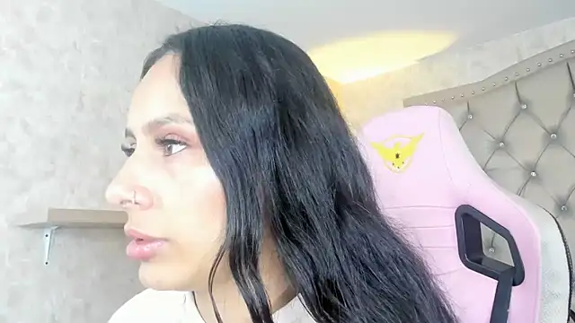 Snapshot of karlyn_angels chatting on February 12, 8:29 pm karlyn angels online show from February 12, 8:29 pm