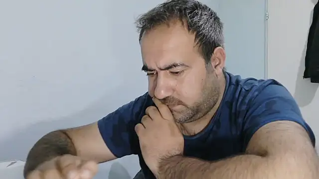 Snapshot of ZYXEL353 chatting on February 8, 12:14 am ZYXEL353 online show from February 8, 12:14 am