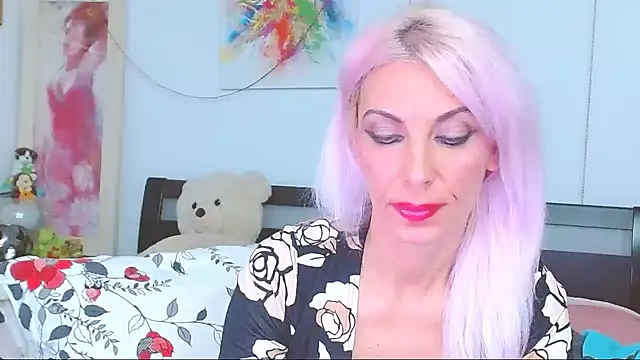 HoneyLara online show from October 9, 8:18 pm