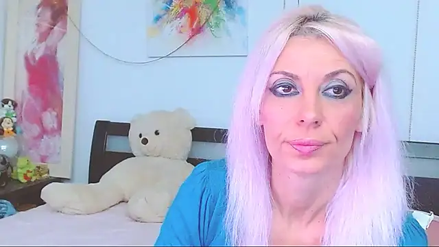 HoneyLara online show from October 17, 8:55 pm