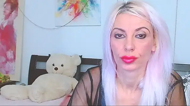 HoneyLara online show from October 30, 9:15 pm