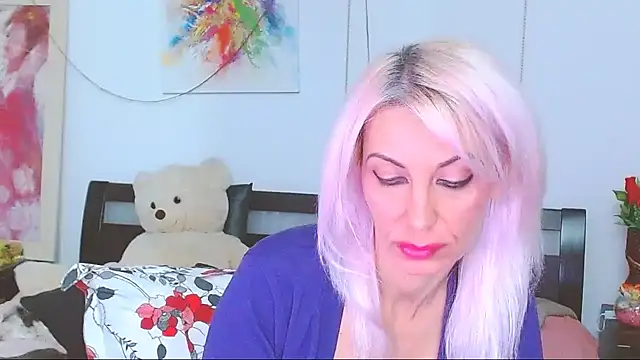 HoneyLara online show from November 3, 10:32 pm