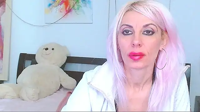 HoneyLara online show from December 3, 8:23 am