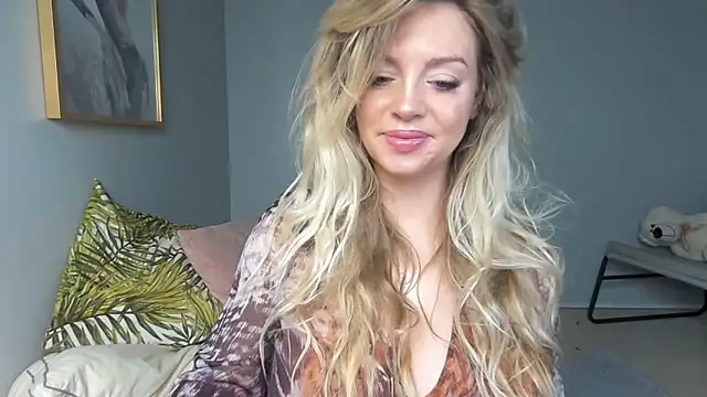 BelieveinEmliy online show from January 2, 9:22 am