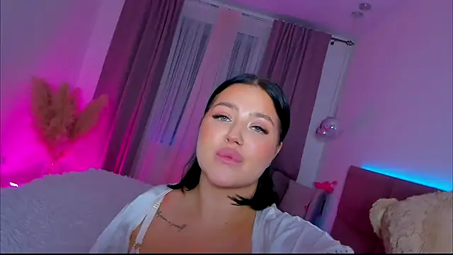 KylieLips online show from September 18, 6:54 pm