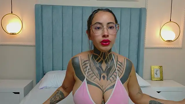 NicoleBlum online show from April 7, 7:25 pm