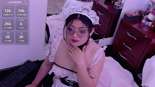 Catwhite  online show from April 13, 7:19 pm