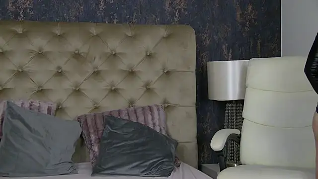 AriaRussell online show from April 6, 3:57 pm