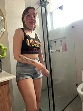 Snapshot of Darling_XXX chatting on December 18, 7:08 pm Darling XXX online show from December 18, 7:08 pm