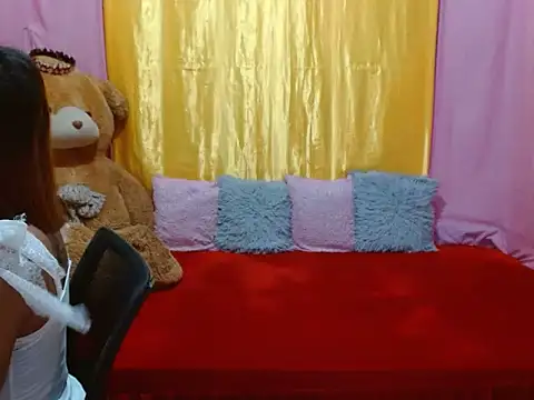 Snapshot of xxSexyBitch69xx chatting on February 17, 9:06 am xxSexyBitch69xx online show from February 17, 9:06 am