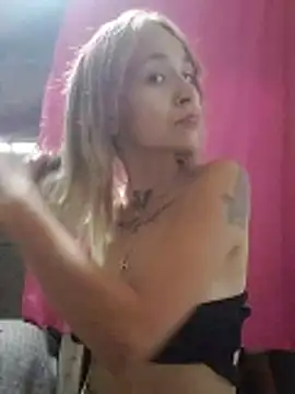 Snapshot of fablob23 chatting on June 6, 10:58 pm fablob23 online show from June 6, 10:58 pm