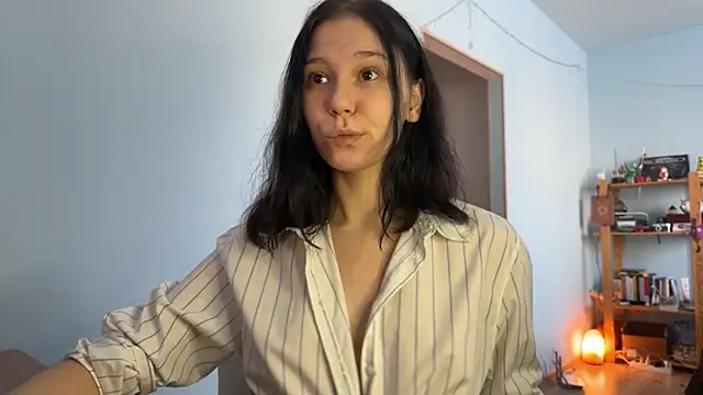 Snapshot of pinkdolly18 chatting on February 4, 10:54 am pinkdolly18 online show from February 4, 10:54 am