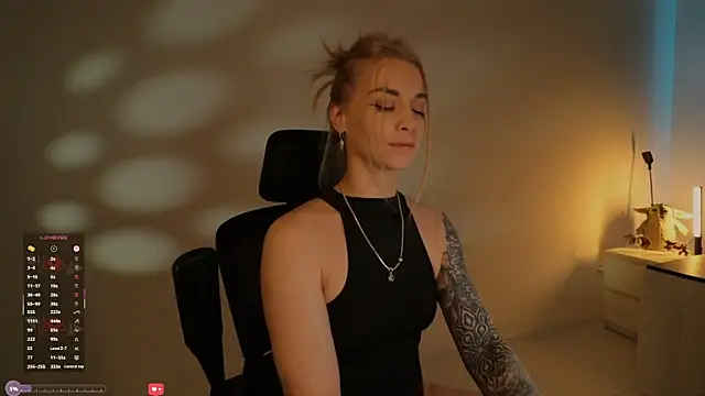 Snapshot of AskAlexa chatting on November 15, 7:05 am AskAlexa online show from November 15, 7:05 am