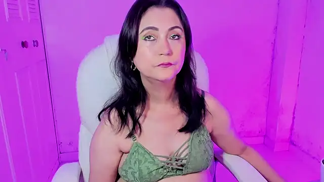 Snapshot of danielahot66 chatting on February 6, 4:42 am danielahot66 online show from February 6, 4:42 am