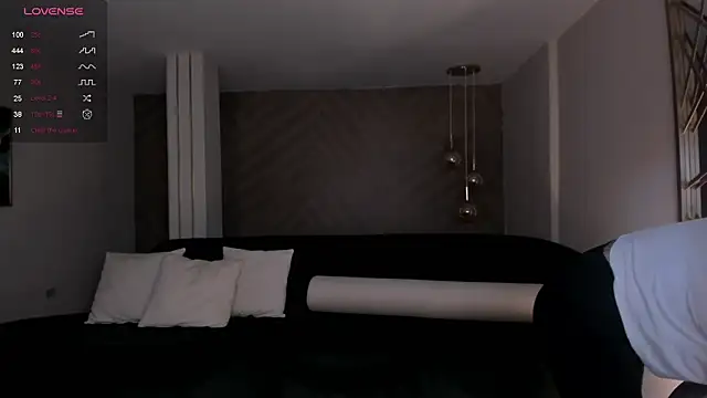 Snapshot of MartinnaBonnet chatting on December 19, 4:57 pm MartinnaBonnet online show from December 19, 4:57 pm