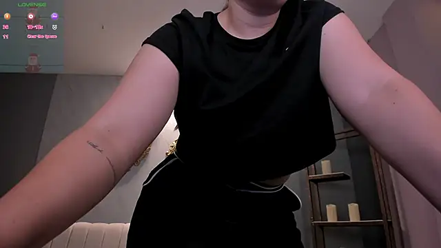 Snapshot of MartinnaBonnet chatting on December 28, 10:25 am MartinnaBonnet online show from December 28, 10:25 am