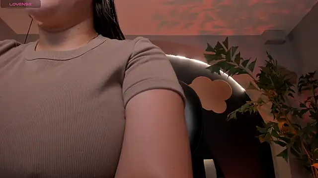 Snapshot of MartinnaBonnet chatting on March 10, 10:37 am MartinnaBonnet online show from March 10, 10:37 am