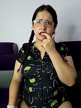 MiaLaurenzz online show from October 2, 2:40 am