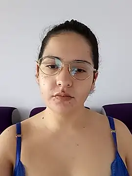 MiaLaurenzz online show from October 4, 5:55 pm