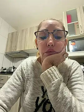 Snapshot of RAIRAsexy chatting on June 1, 1:51 am RAIRAsexy online show from June 1, 1:51 am