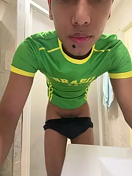 Snapshot of Jhonny123_0 chatting on May 4, 9:11 pm Jhonny123 0 online show from May 4, 9:11 pm