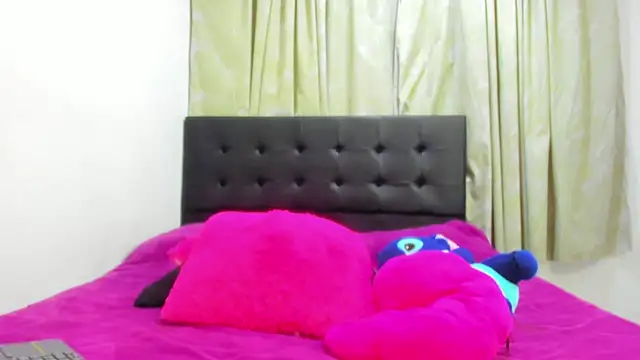 Snapshot of horny__molly_ chatting on October 31, 3:40 am horny molly online show from October 31, 3:40 am