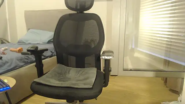 damarossa87 online show from April 8, 9:20 am