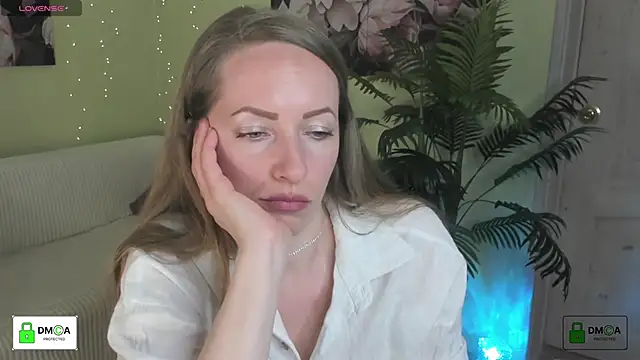 Queenymel online show from April 15, 2:35 pm