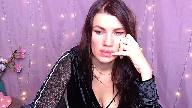 Snapshot of MilaLoona chatting on March 3, 7:14 am MilaLoona online show from March 3, 7:14 am