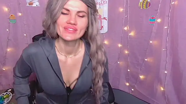 Snapshot of MilaLoona chatting on March 30, 6:25 am MilaLoona online show from March 30, 6:25 am