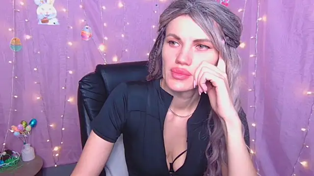 Snapshot of MilaLoona chatting on April 10, 6:07 am MilaLoona online show from April 10, 6:07 am