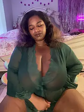 BigFineSelena online show from March 17, 11:30 pm