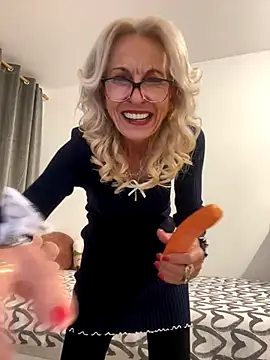 Snapshot of adella13 chatting on December 21, 8:05 pm adella13 online show from December 21, 8:05 pm