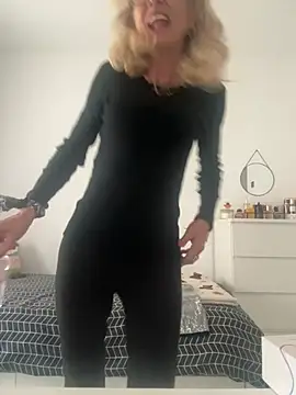 Snapshot of adella13 chatting on March 20, 10:31 am adella13 online show from March 20, 10:31 am